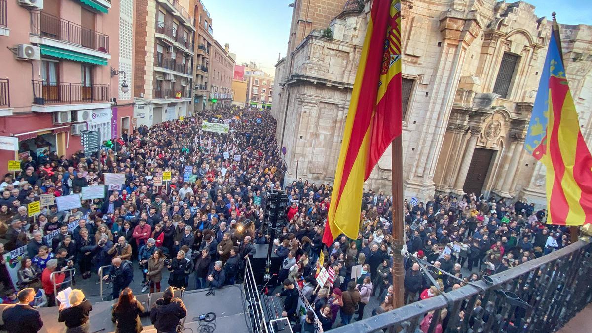 Multitudinaria manifestación en Orihuela, en 2020, contra el plurilingüismo