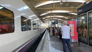 Tren AVE en Nimes (Francia)