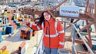 La viguesa Pili Fernández, pionera en la estiba gallega: «No permito que nadie haga mi trabajo. Yo lo elegí. Estoy aquí porque quiero y puedo»