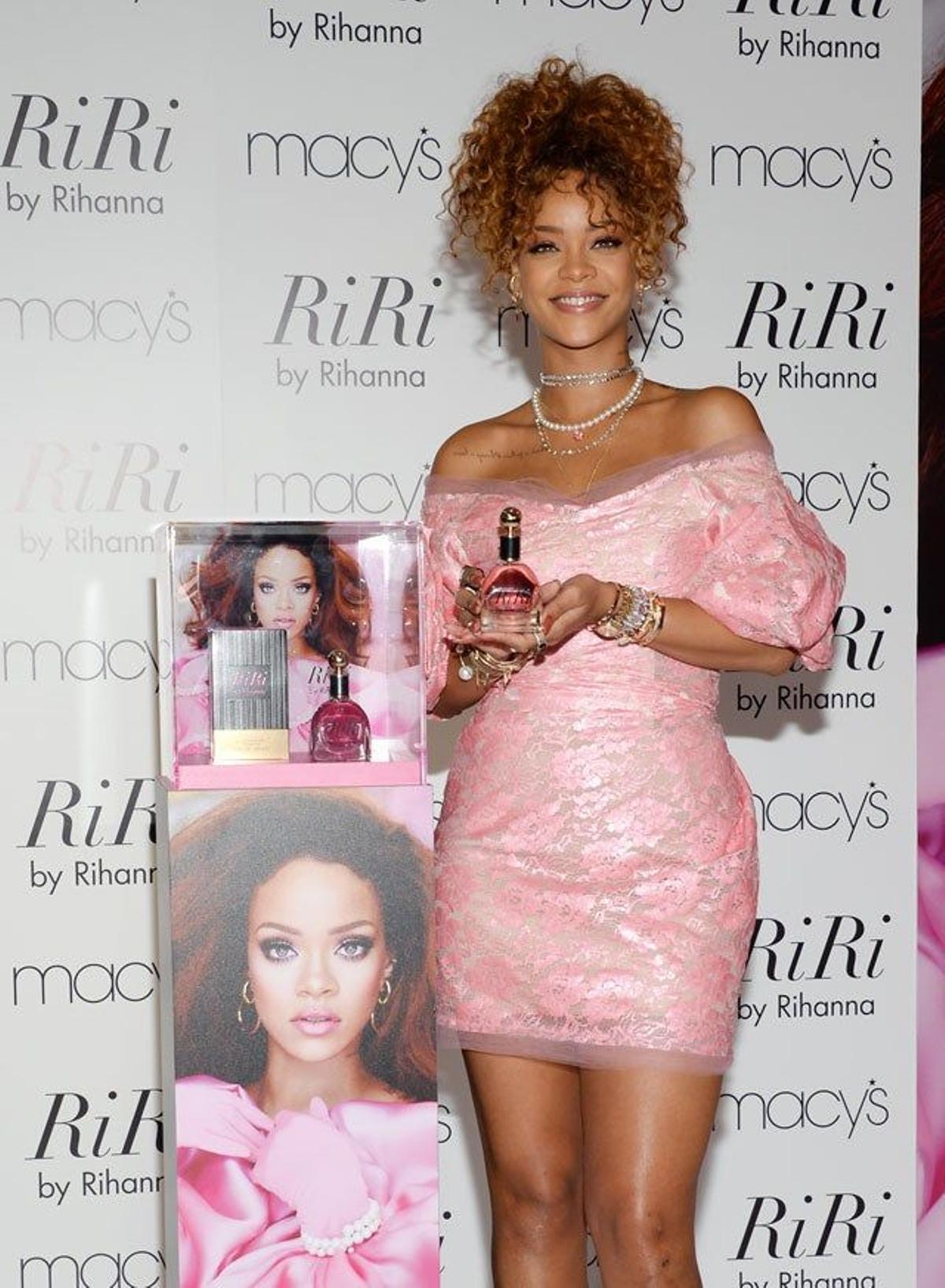 Rihanna presenta su nueva fragancia RiRi en Nueva York
