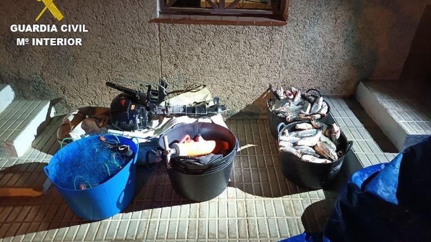 Investigan a dos hombres al ser pillados con 90 kilos de lubinas de una piscifactoría de Lanzarote