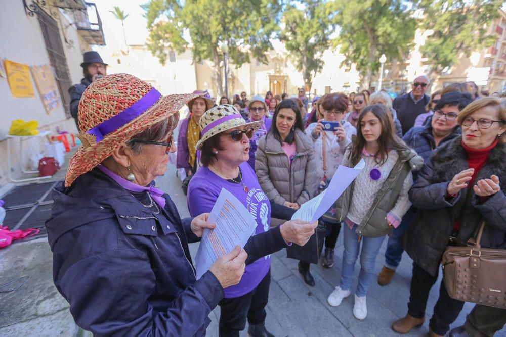 Concentración de colectivos feministas en Orihuela