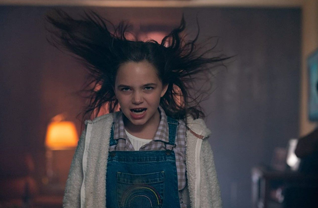 Ryan Kiera Armstrong en 'Ojos de fuego' (2022)
