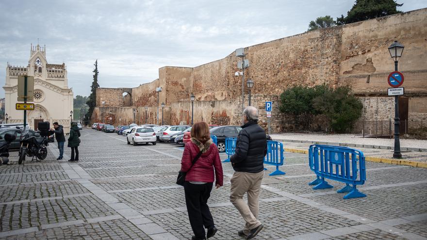 El único tramo por rehabilitar de la muralla de la alcazaba de Badajoz, a la espera de fondos