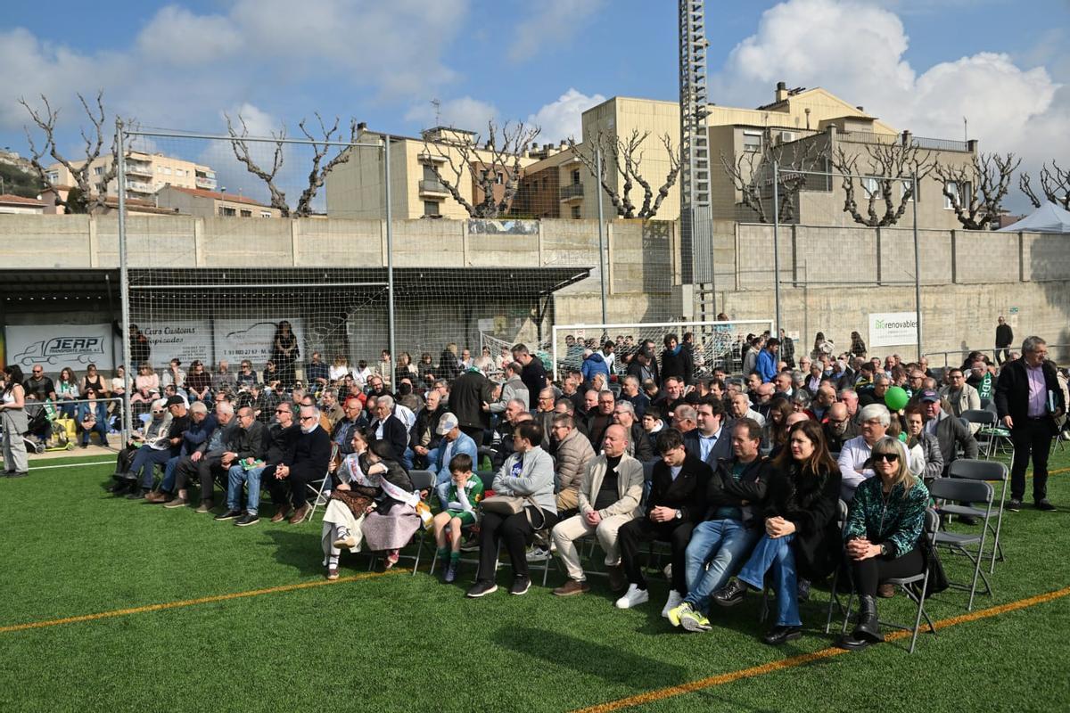 Ambient al camp municipal durant la presentació del llibre