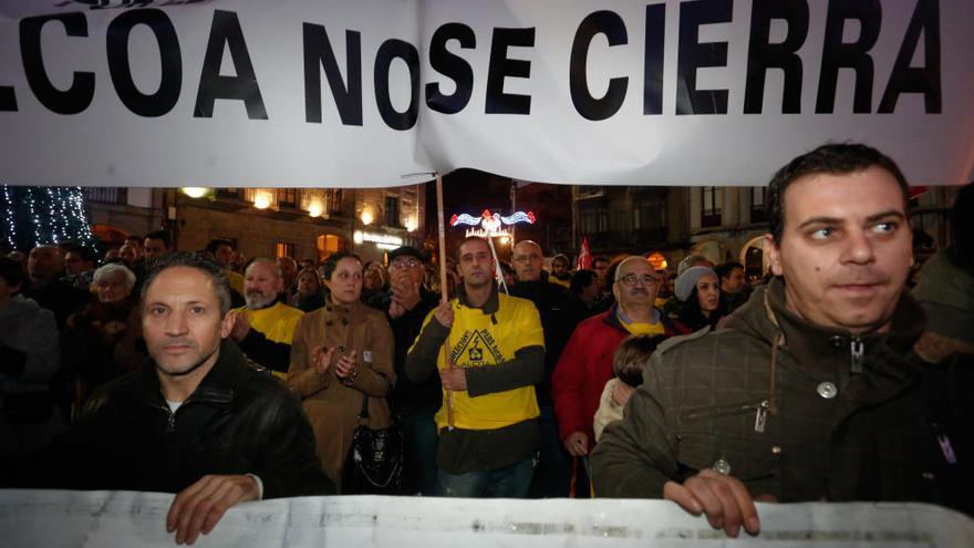 Partidos y sindicatos critican a Alcoa por su falta de compromiso con la fábrica de Avilés