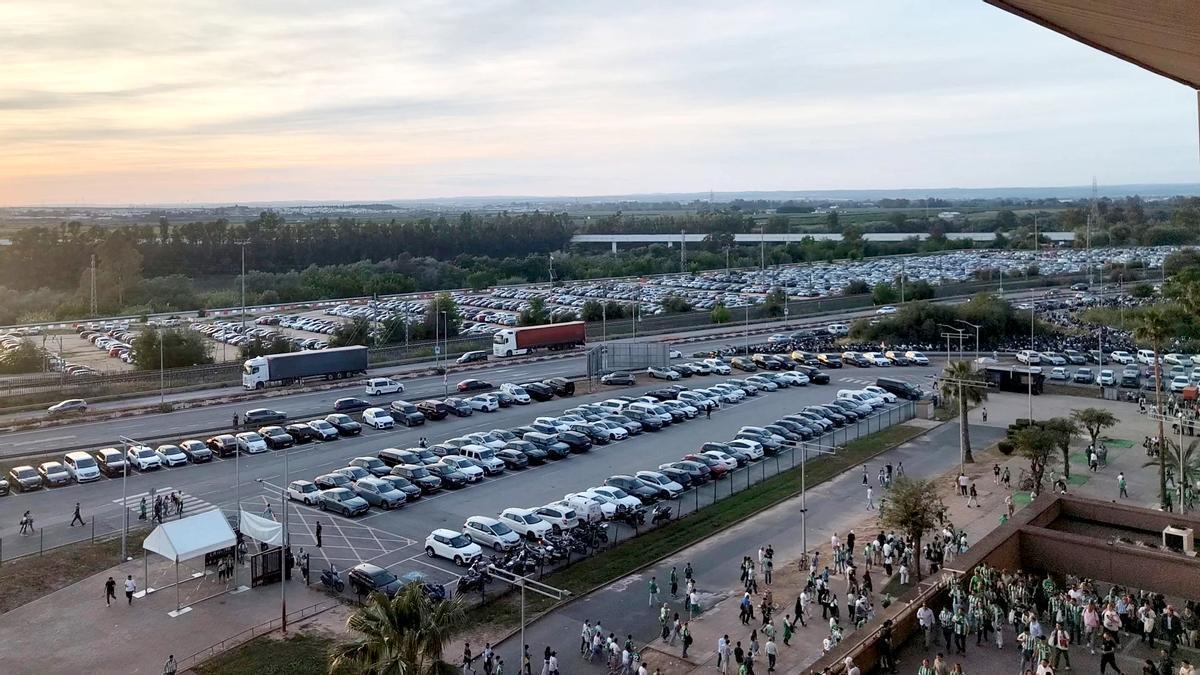 Zonas de aparcamiento habilitadas, entradas y horarios de apertura de puertas y taquillas.