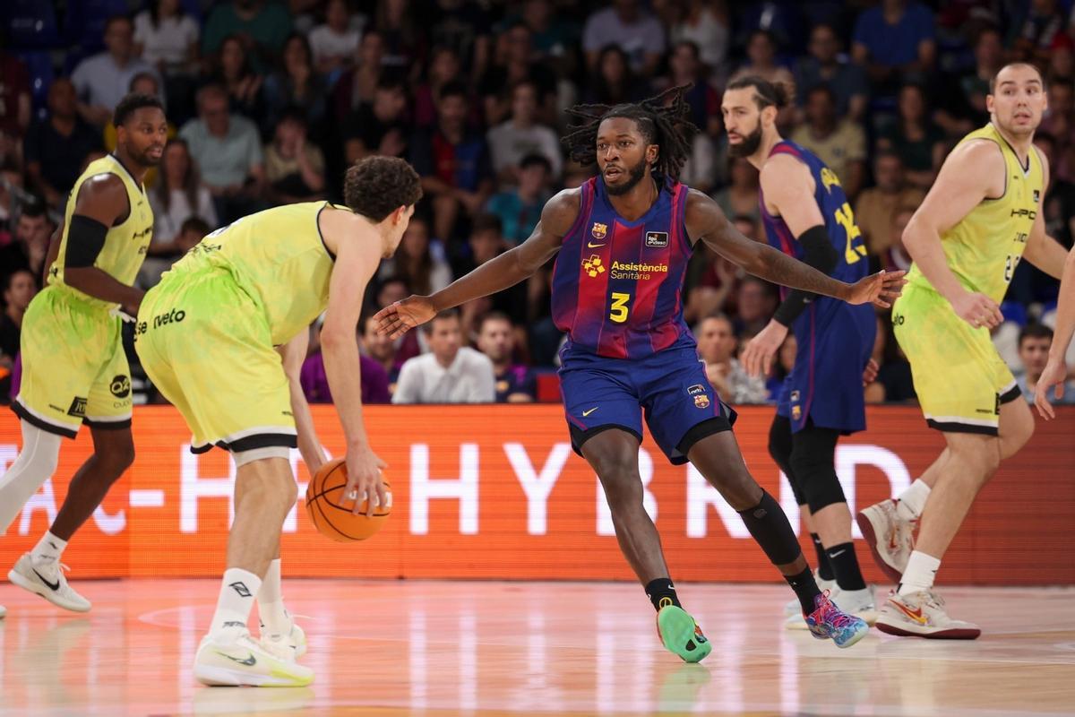 La defensa del Barça no fue buena en la primera mitad permitiendo 48 puntos al Hipos Lleida