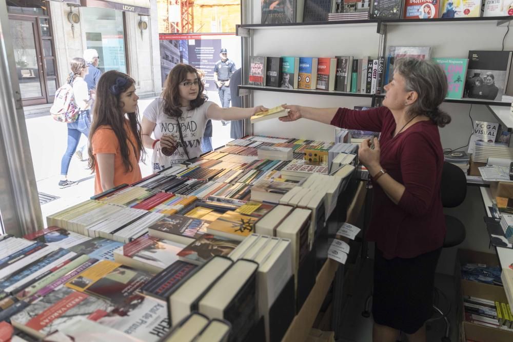 Miles de aventuras en la Feria del libro de Vigo