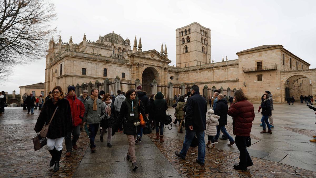 Turistas en la Catedral, antes de la crisis sanitaria.