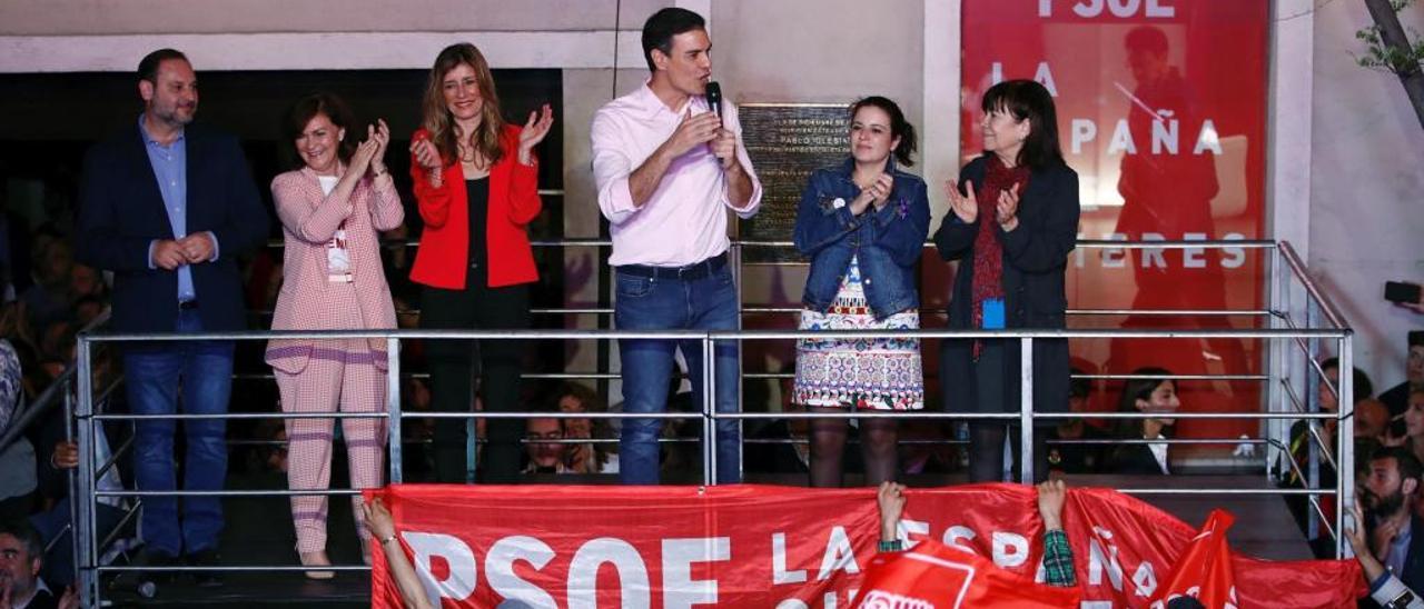 El PSOE gana y el PP se hunde