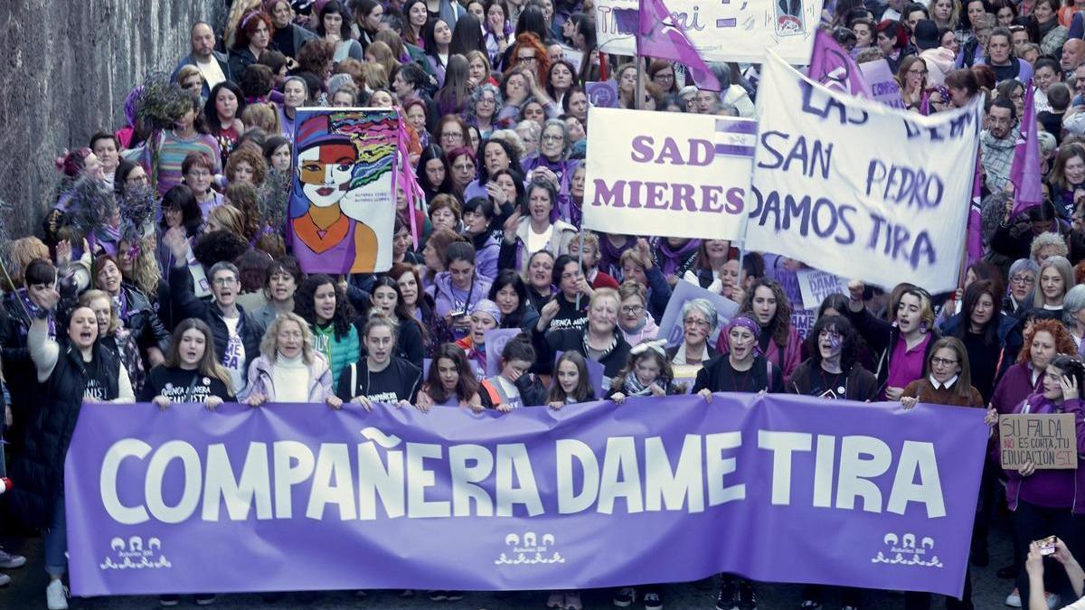 Participantes en la manifestación del año pasado por el 8-M, celebrada en Mieres,