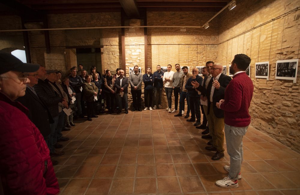 Ismael Rodrigo lleva más de 20 años fotografiando la Semana Santa Saguntina y parte del trabajo se puede ver en la exposición de la Casa Pallares