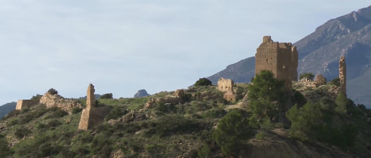 El castillo de Relleu ubicado sobre un cerro en una imagen de archivo.