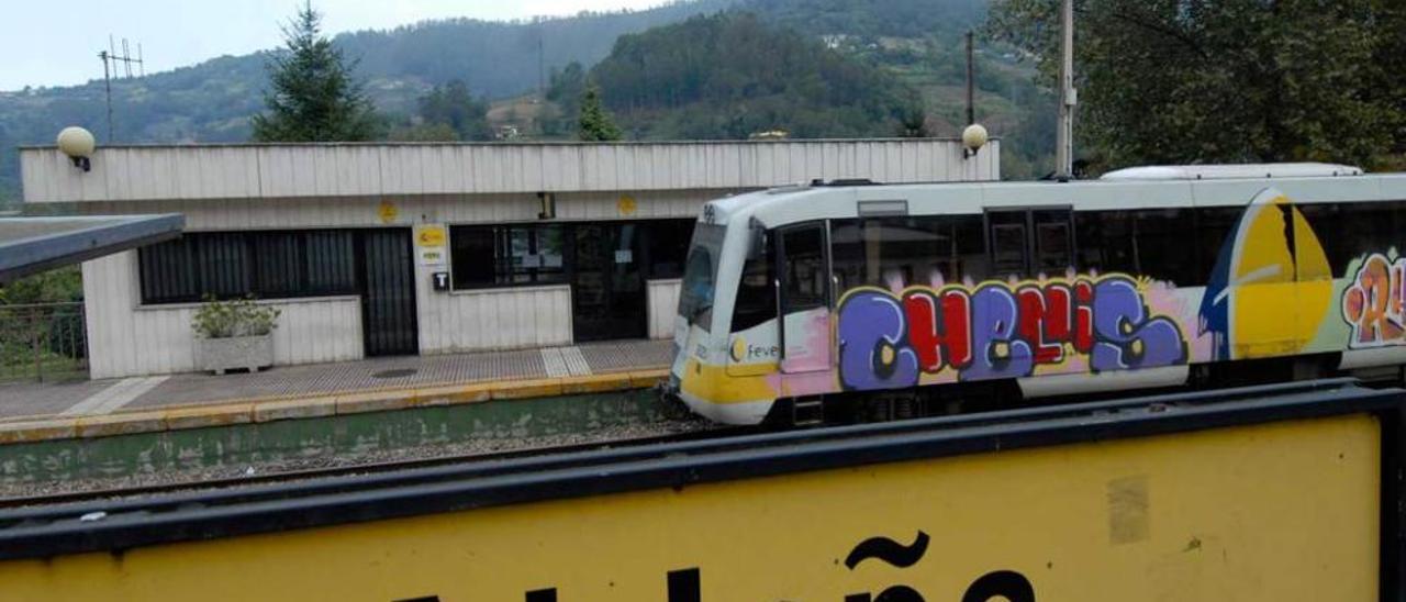 La estación de Feve de la localidad mierense de Ablaña.