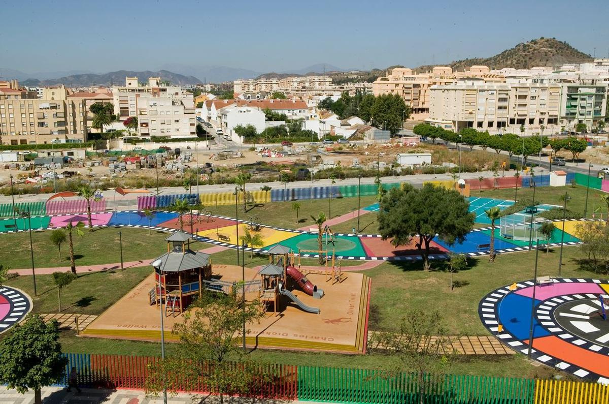 Parque del Cine de Málaga, una zona verde con su propio 'paseo de la fama', tirolinas, camas elásticas y todo un mundo de película