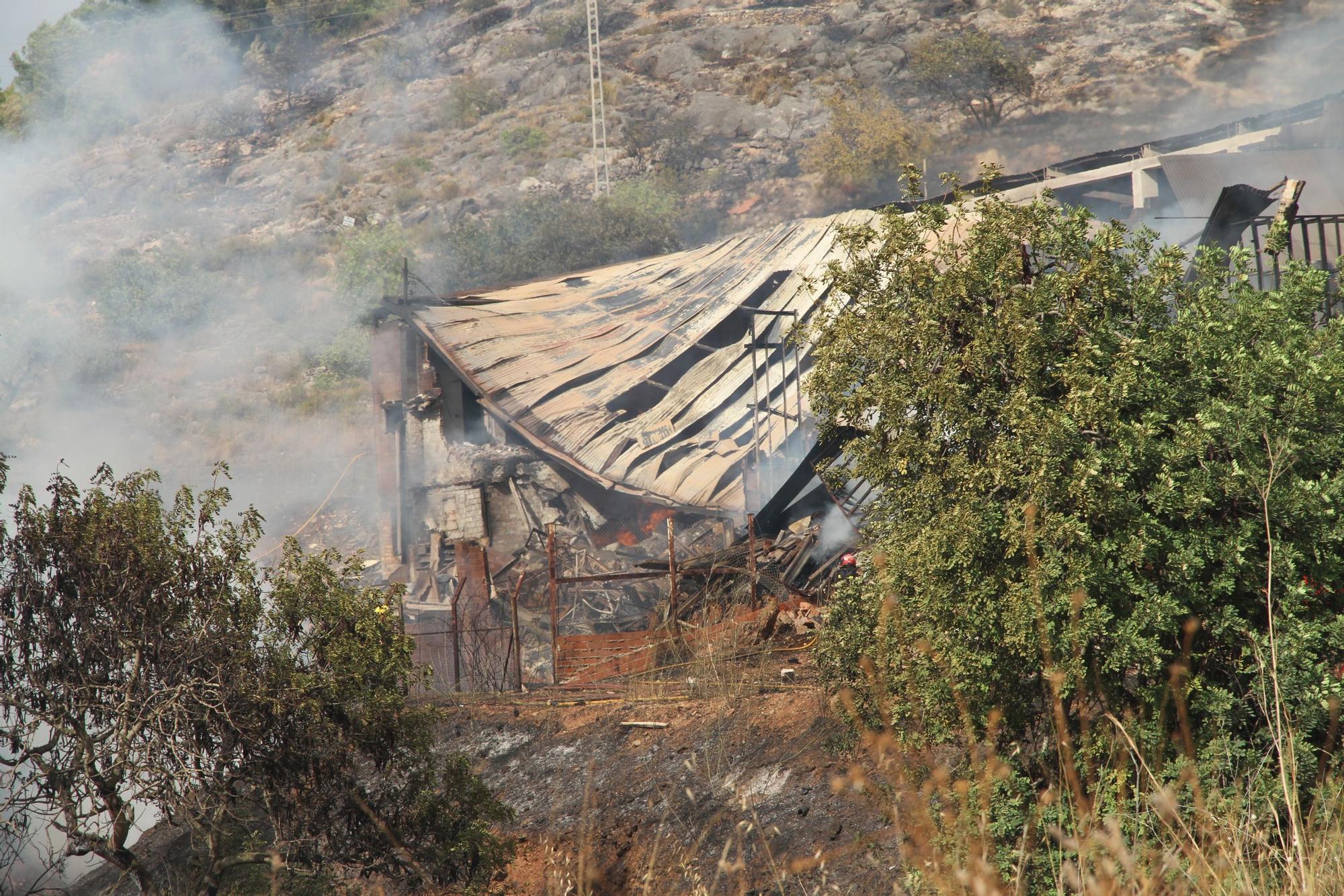 Incendio en el barranc de l'Horteta de la Vall