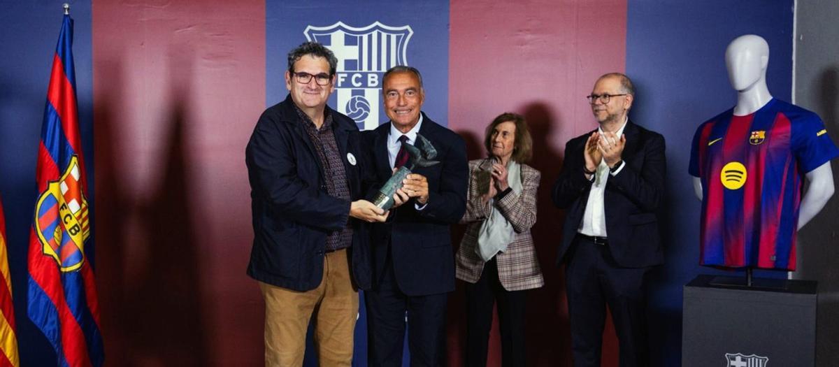 Jordi Puntí rep el premi Vázquez Montalbán