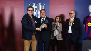 Jordi Puntí rep el premi Vázquez Montalbán