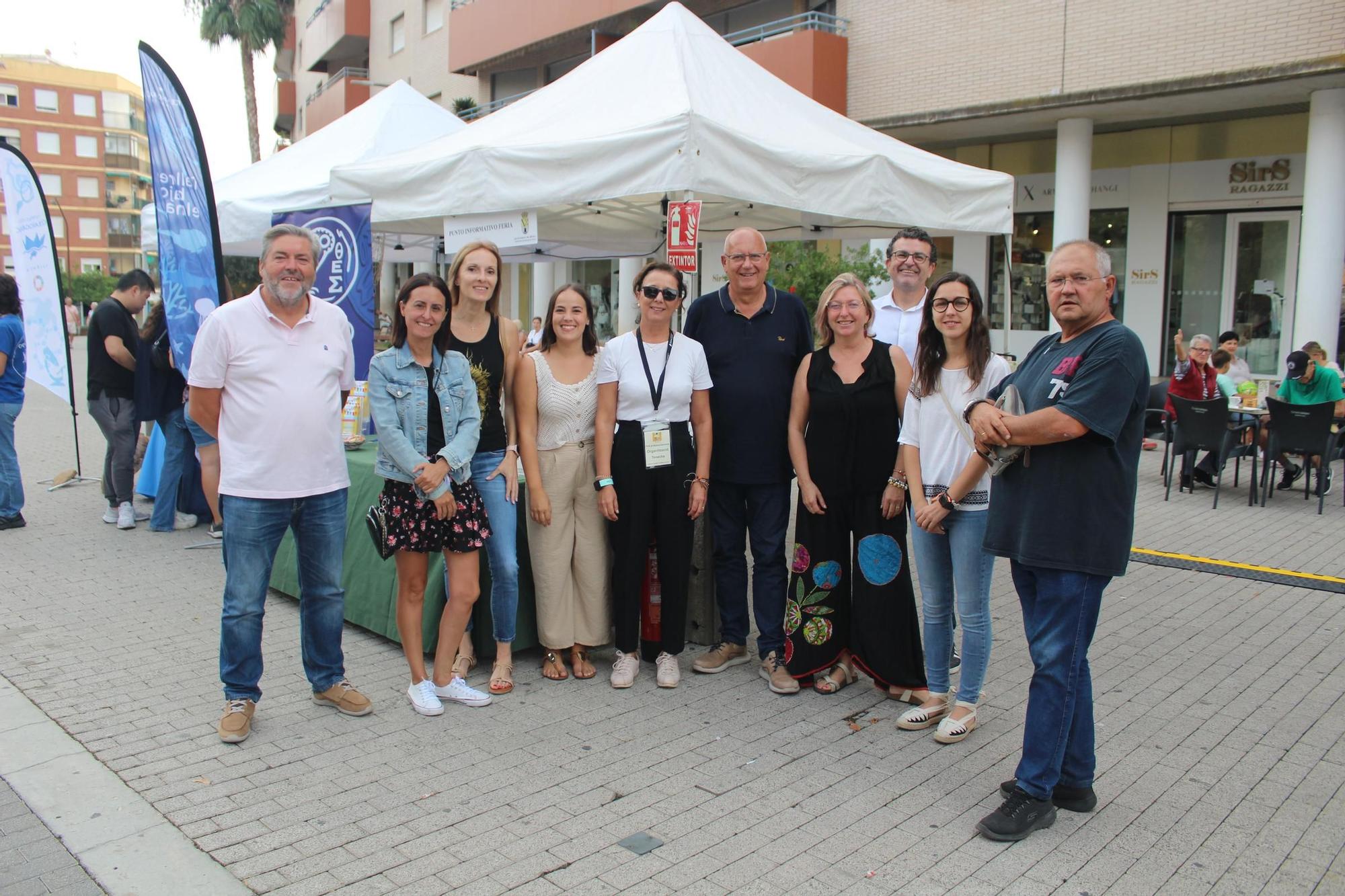 La Feria de Asociaciones llena la calle la Vía de entidades sin ánimo de lucro