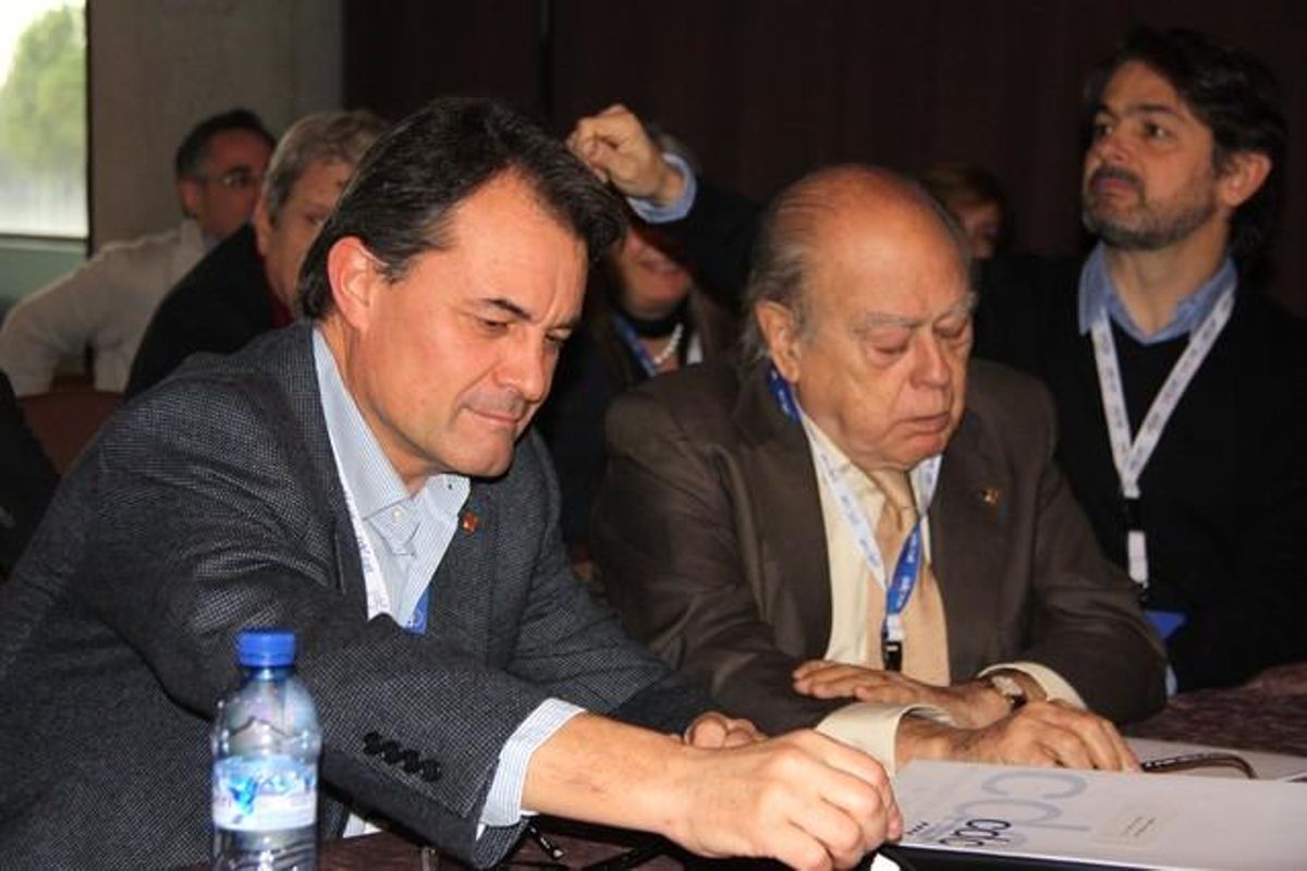 Artur Mas, amb Jordi Pujol, durant el consell nacional de CDC, aquest dissabte. Artur Mas, amb Jordi Pujol, durant el consell nacional de CDC, aquest dissabte.