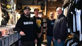 Los Violadores del Verso bendicen su nueva tienda: "Todo ha cambiado en el rap, pero aquí seguimos"