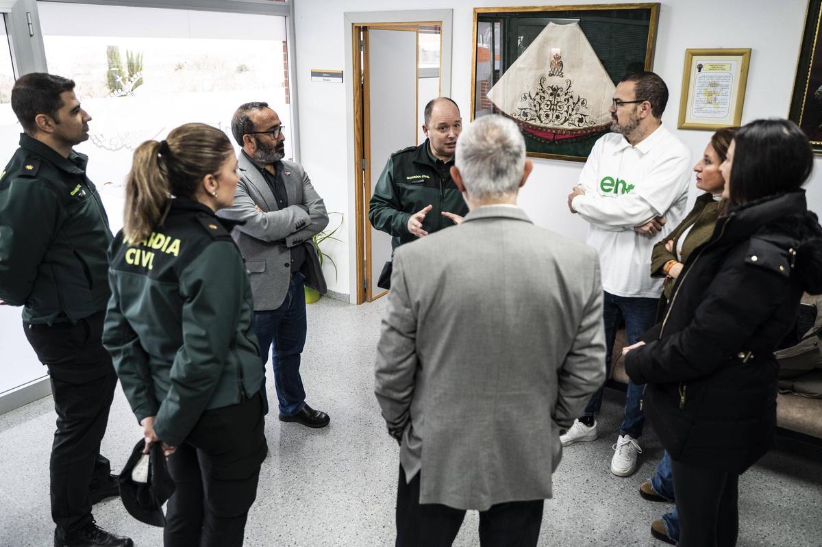 Galería | Así ha sido la entrega del cheque de la Guardia Civil a EMEX en Cáceres