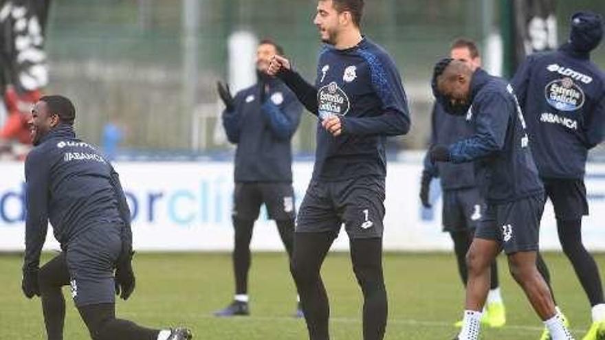 Ola John, Joselu y Kakuta, ayer. c. pardellas