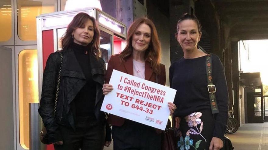 Emma Stone y Julianne Moore piden un mayor control sobre las armas