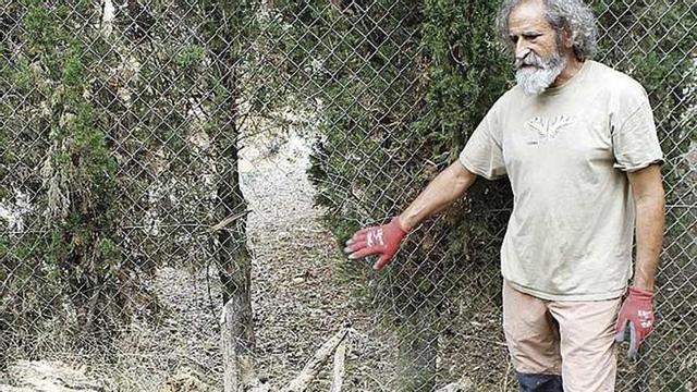 El portavoz de Gadma, Bernat Fiol, en la laguna.