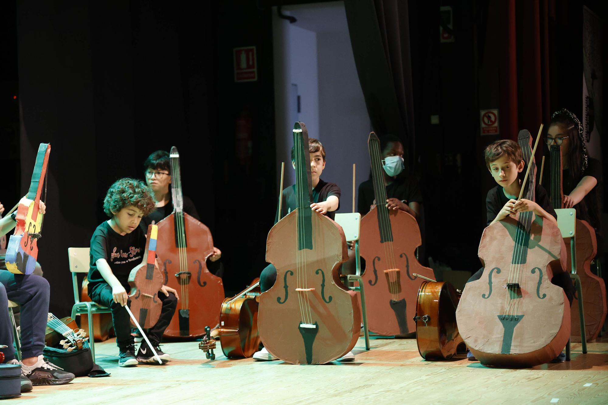 Primer concierto de la orquesta 'Son das Flores' del CEIP Vicente Risco, en junio de 2022