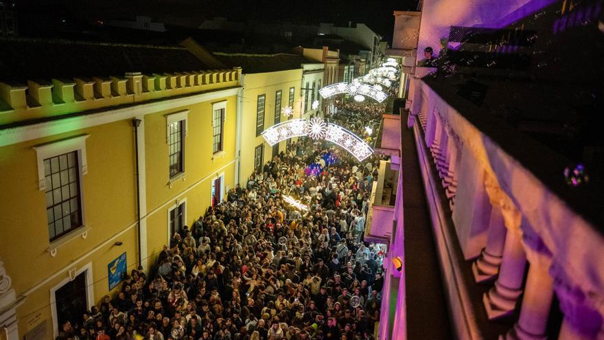 Comienza el encendido del alumbrado navideño por los barrios de La Laguna