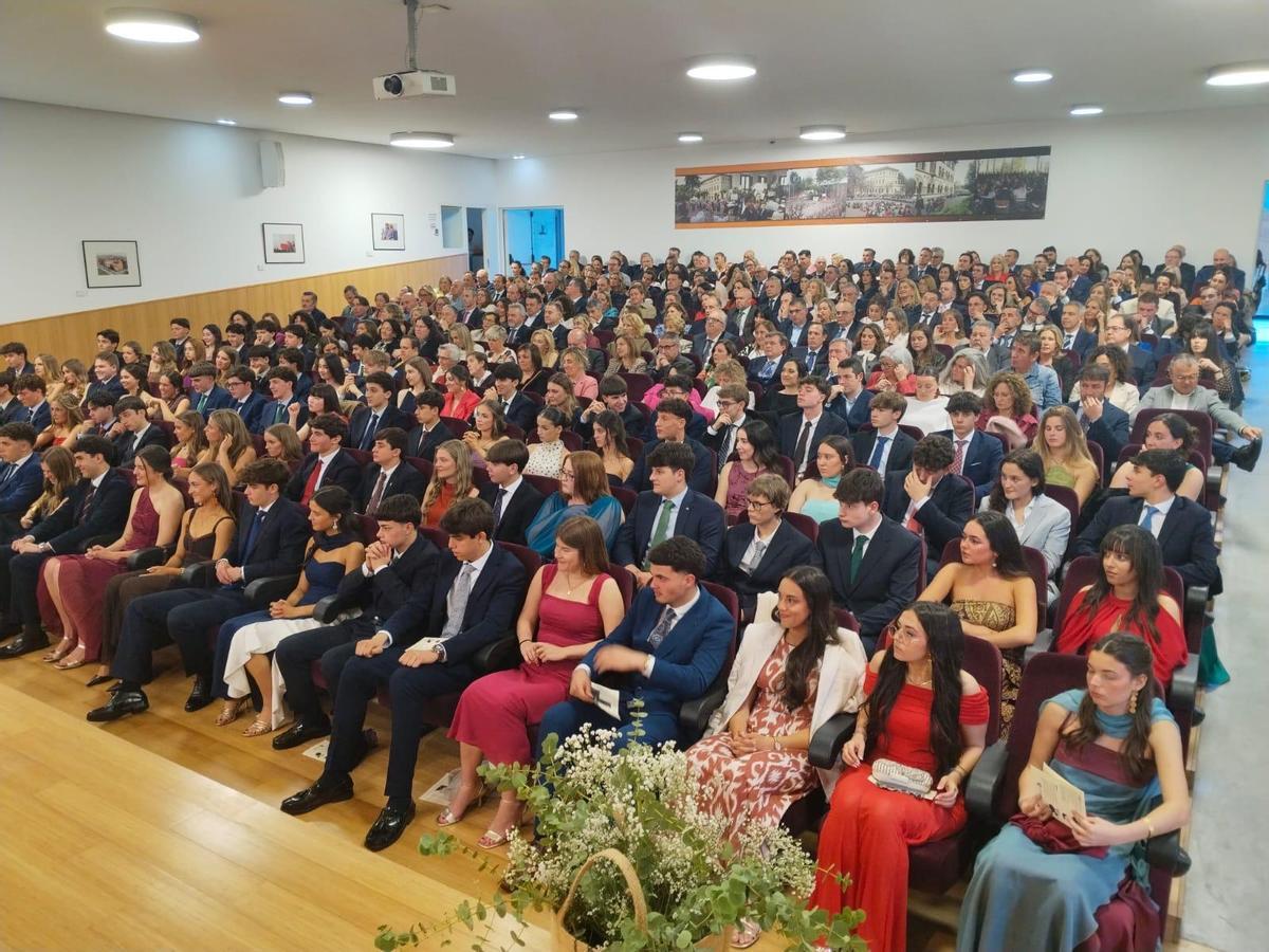 Las graduaciones de la Inmaculada, La Asunción y el FEC Montedeva, en imágenes