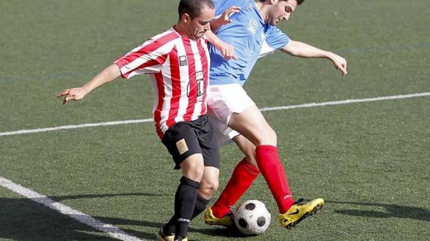 Un momento del partido del Siero y L&#039;Entregu del pasado domingo en El Bayu.