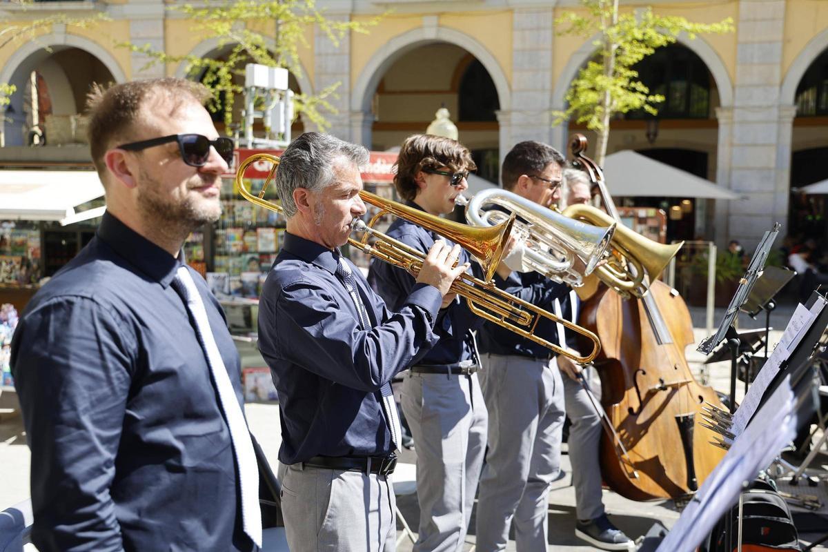 Les imatges del concert de Setmana Santa amb la cobla La Flama de Farners