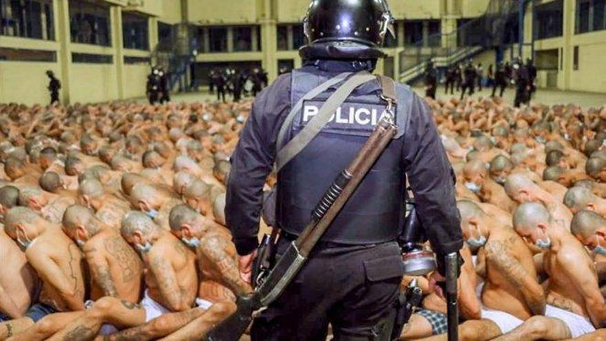El Salvador mezcla en todas sus prisiones a pandilleros rivales