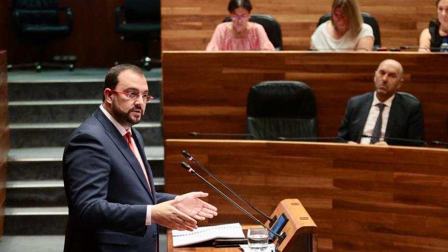 Adrián Barbón en el debate de orientación