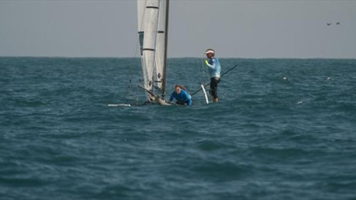 Imágenes de los participantes en la regata celebrada ayer en Barcelona.