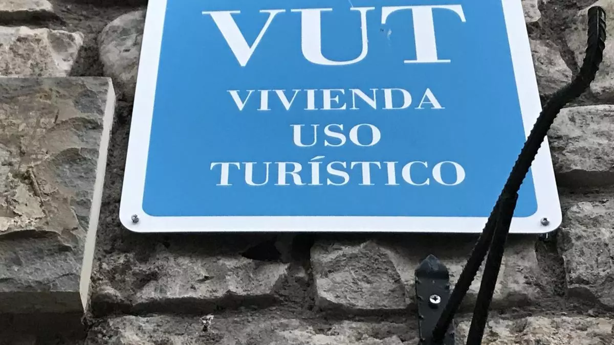 ¿Cómo afecta a los pisos turísticos el decreto de vivienda? Nuevo IVA al 10% y recargo del IBI