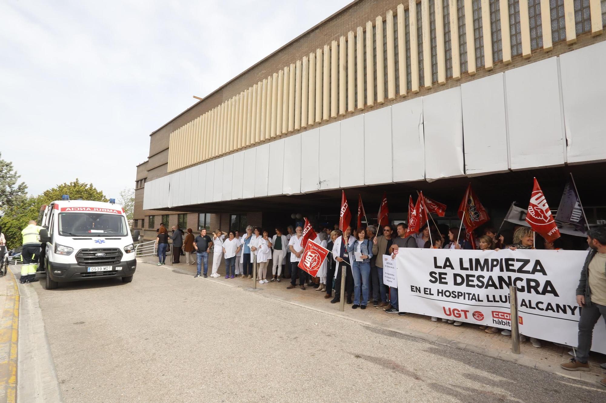 Las limpiadoras del Lluís Alcanyís denuncian el deterioro del servicio