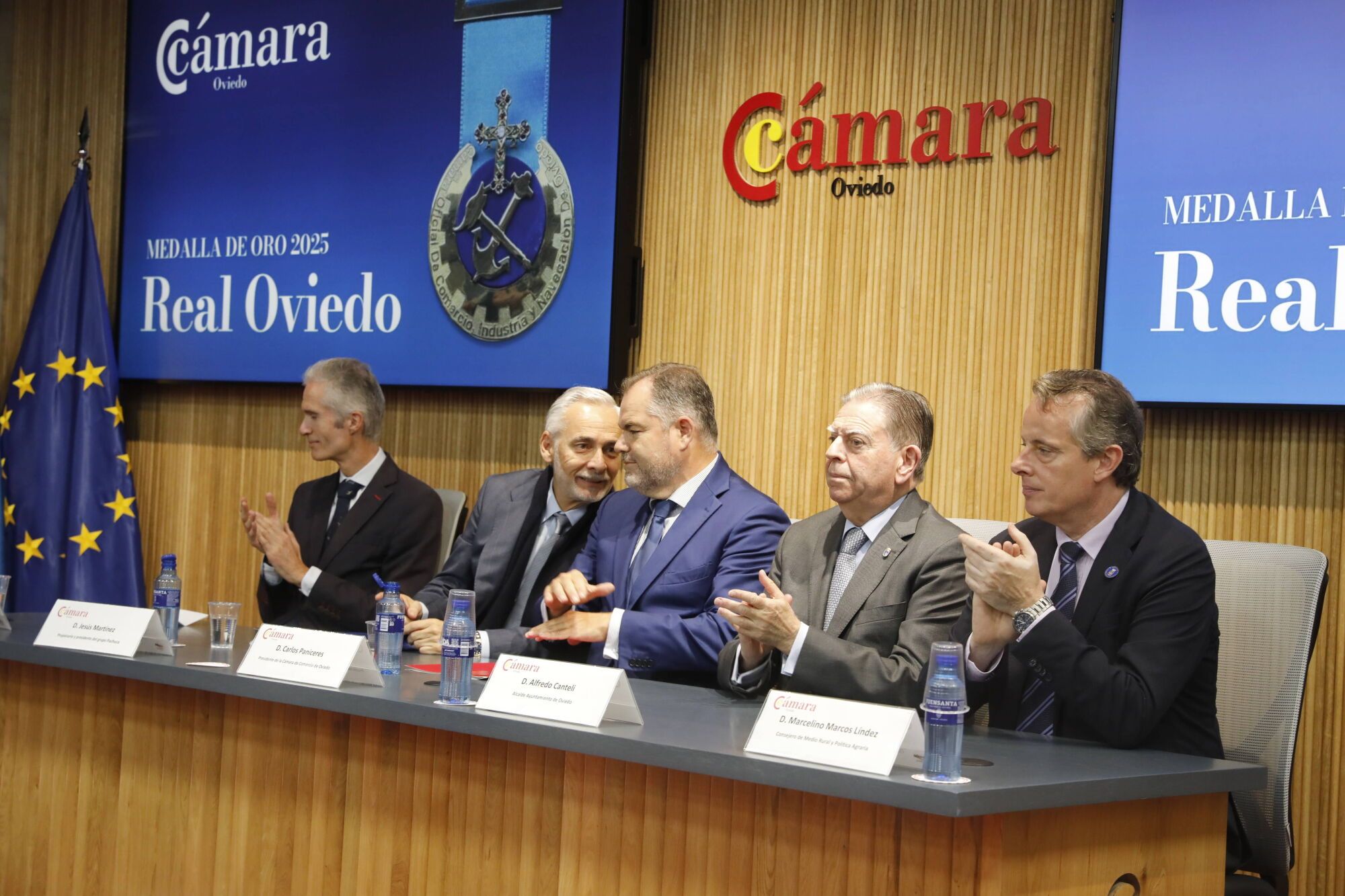 Así fue entrega de la Medalla de Oro de la Cámara de Comercio de Oviedo al Real Oviedo