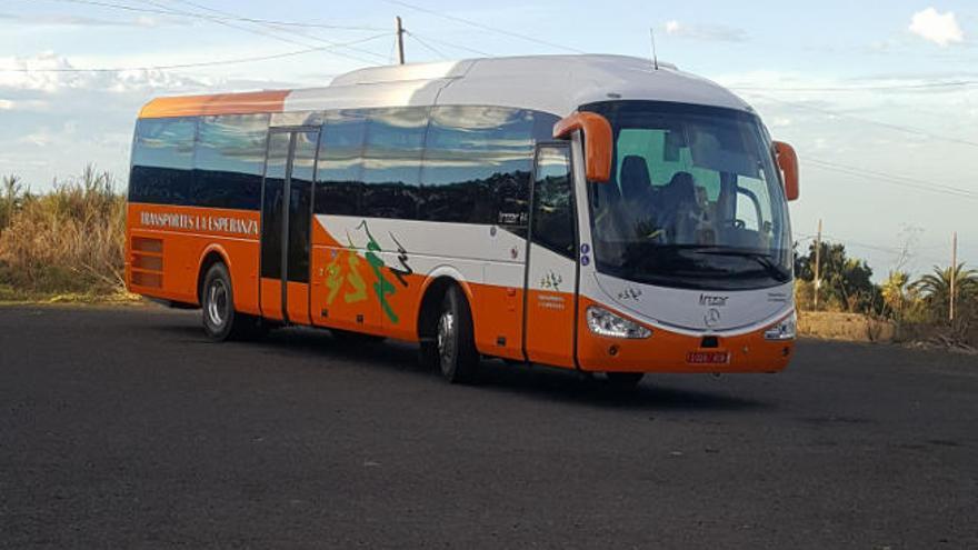 Una guagua de Transportes La Esperanza.