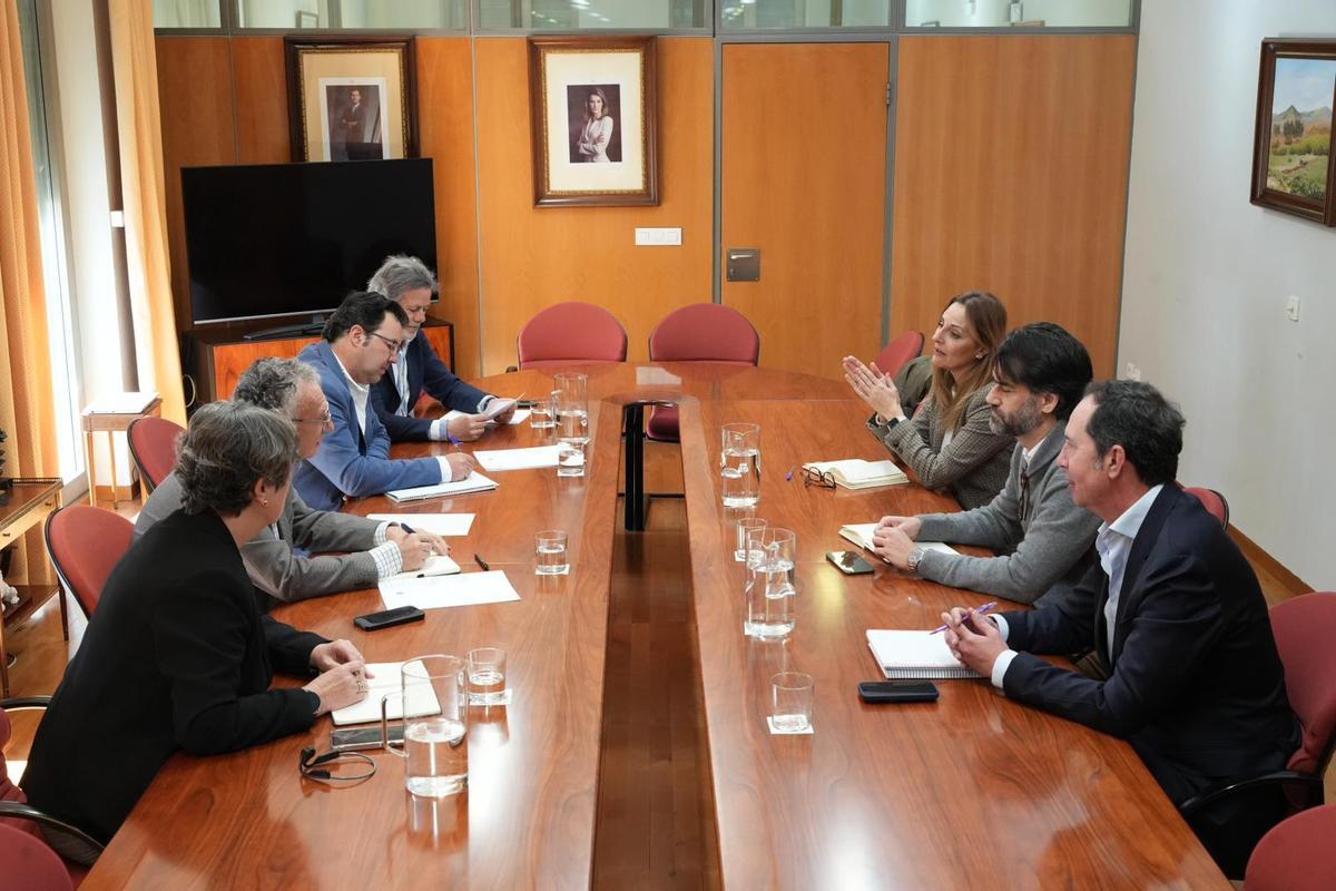 Reunión entre la empresa Nostrum Group y la Delegación del Gobierno en Extremadura.