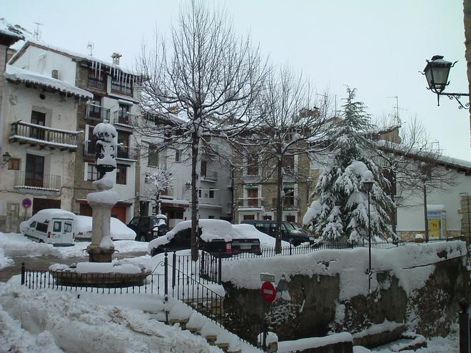 Las calles y plazas de Alcalá de la Selva nevadas