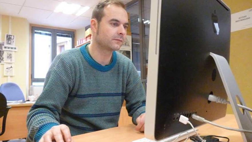 El director y dibujante coruñés Alberto Vázquez durante un chat en La Opinión