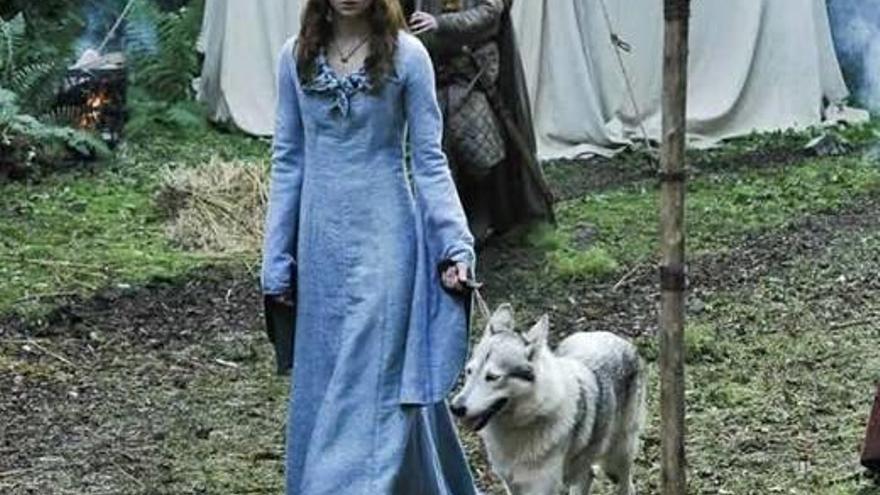 Sansa Stark i un husky.