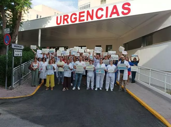 Nueva protesta en el Hospital de Sant Joan d'Alacant: "No sin la plantilla"