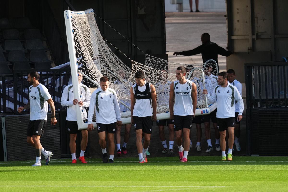 Galería | El CD Castellón entrena en el SkyFi Castalia antes de recibir al Sporting