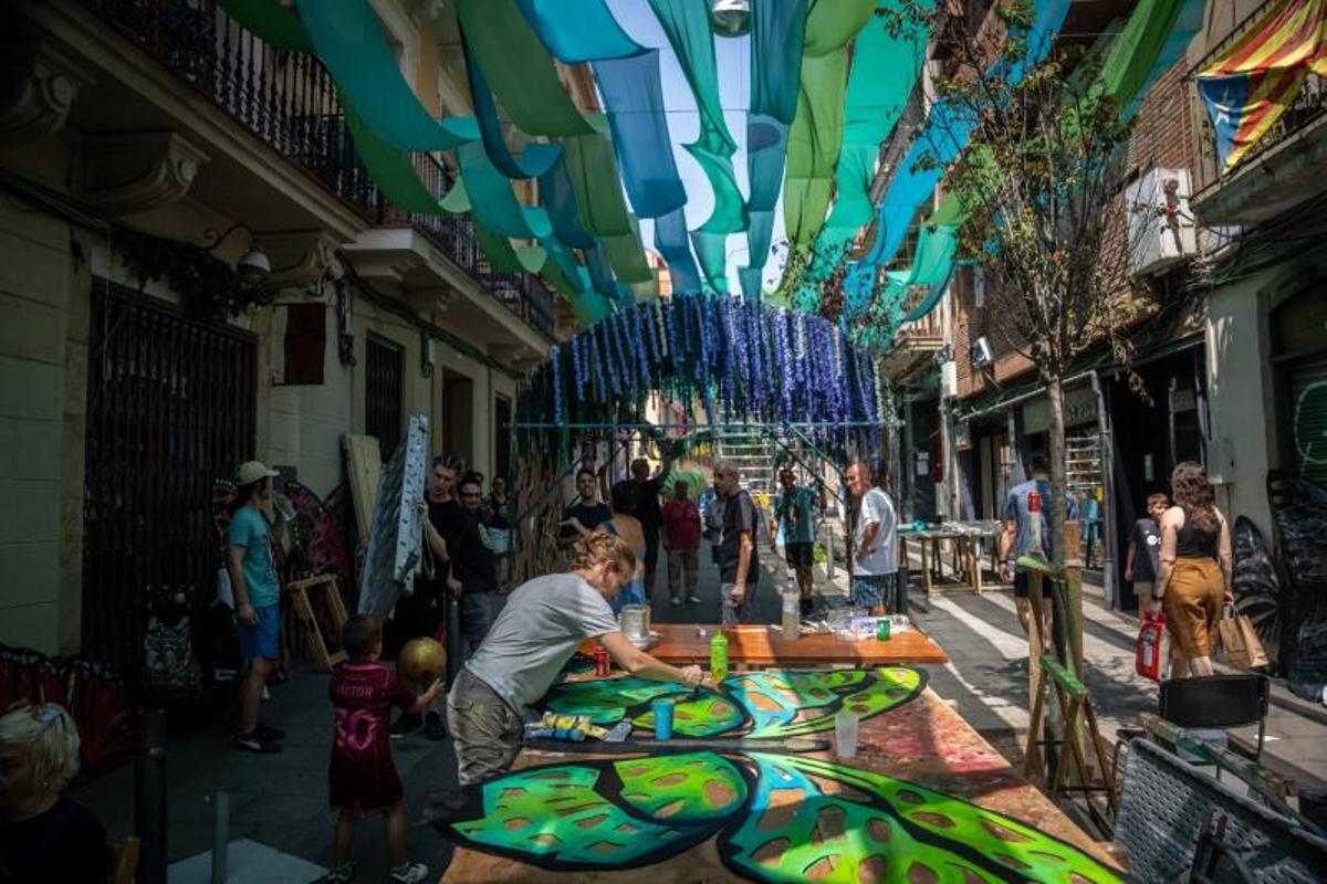 La calle Verdi, presenta 'Metamorfosi',un recorrido natural que muestra paso a paso la evolución de una oruga a mariposa La calle Verdi, presenta 'Metamorfosi',un recorrido natural que muestra paso a paso la evolución de una oruga a mariposa