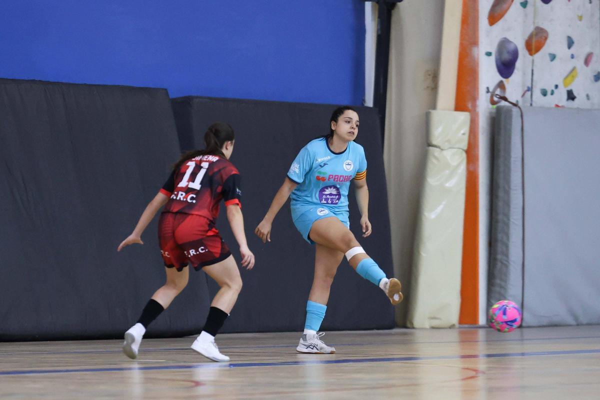 Larissa se viste de superheroína para darle un punto al San Pablo-Eivissa